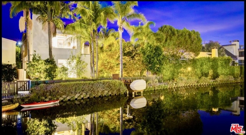 Stunning Grand Canal residence is a rare offering that - Beach Home for sale in Venice, California on Beachhouse.com