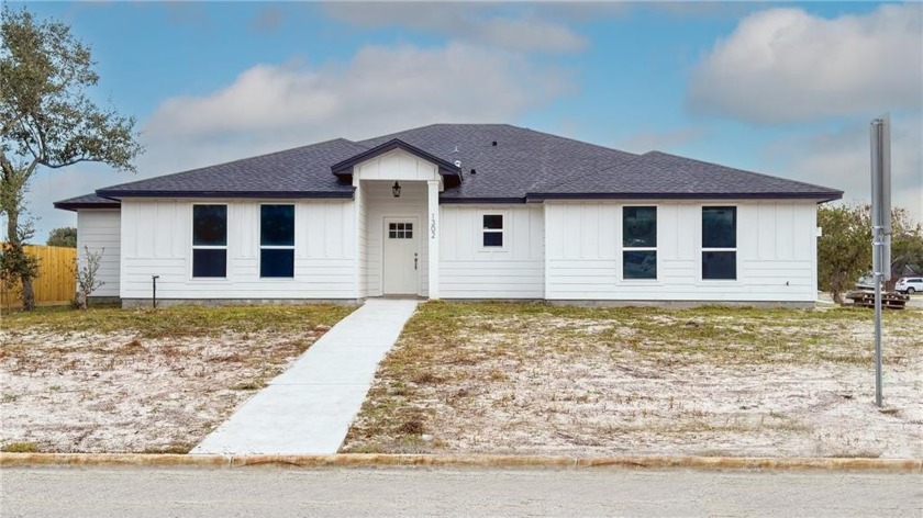 This .05 acre home has 4 bedroom, 3 baths and 2 car garage is - Beach Home for sale in Aransas Pass, Texas on Beachhouse.com