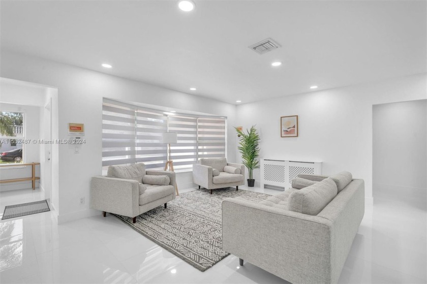 Newly renovated 6 bed 3 bath home featuring all new porcelain - Beach Home for sale in Hollywood, Florida on Beachhouse.com