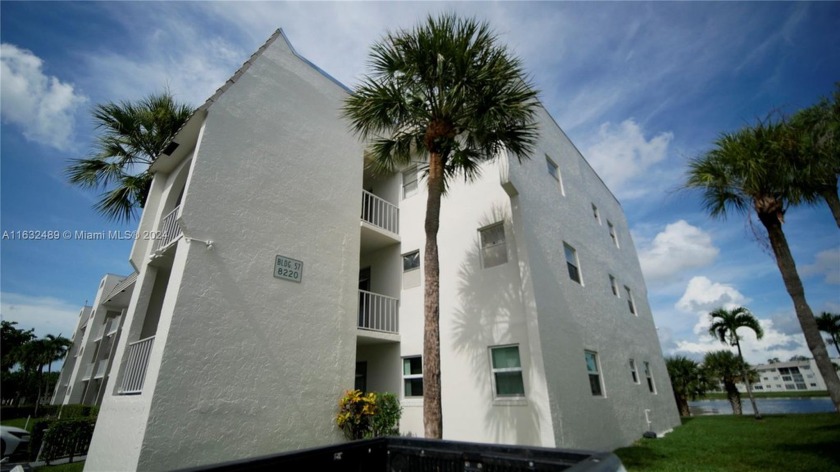 Come and discover an amazingly bright, spacious, and stunning - Beach Condo for sale in Sunrise, Florida on Beachhouse.com