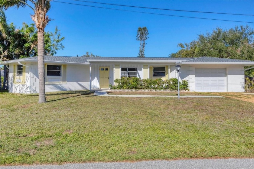 Charming single-family home less than one mile from world-famous - Beach Home for sale in Sarasota, Florida on Beachhouse.com