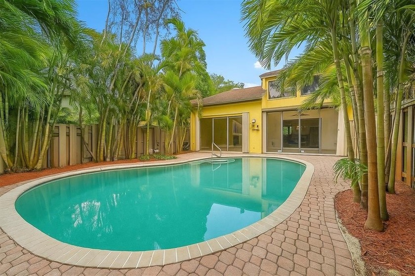 Completely updated 2BR/2BA townhouse with private pool and - Beach Townhome/Townhouse for sale in Deerfield Beach, Florida on Beachhouse.com