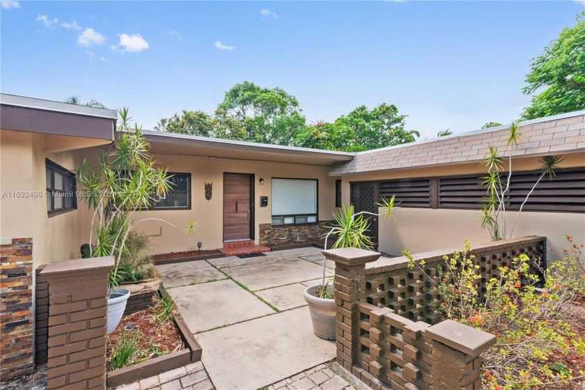 Discover this enchanting home situated in Fort Lauderdale, just - Beach Home for sale in Fort Lauderdale, Florida on Beachhouse.com