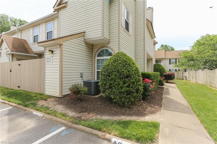Charming 3-bedroom, 2.5-bath home in the heart of Virginia Beach - Beach Townhome/Townhouse for sale in Virginia Beach, Virginia on Beachhouse.com