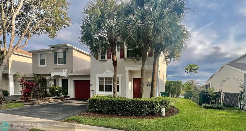 Motivated Seller invites you to enjoy serene moments on your - Beach Townhome/Townhouse for sale in Tamarac, Florida on Beachhouse.com