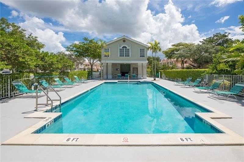 Welcome to Paradise. This beautiful coach home is in - Beach Condo for sale in Coral Springs, Florida on Beachhouse.com