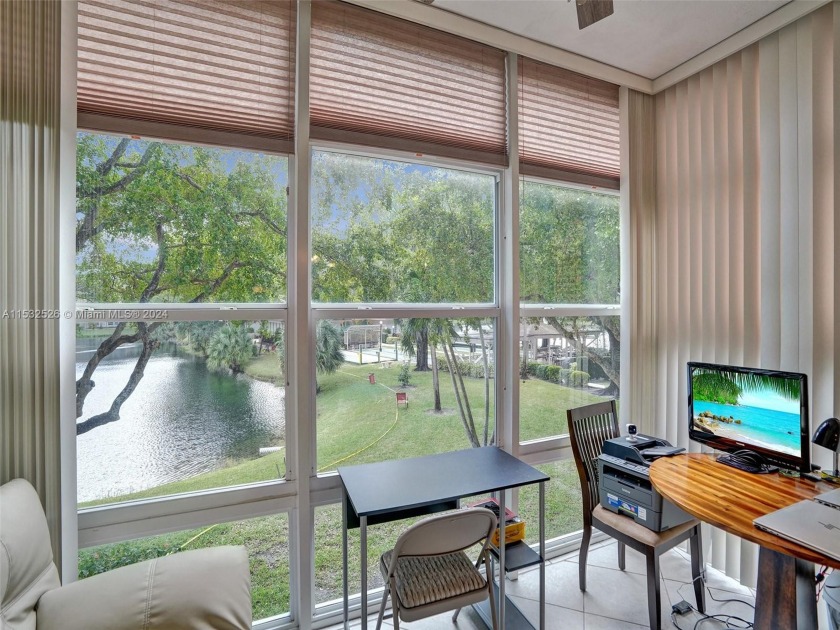 Beautiful 2 bedrooms with florida room overlooking the lake - Beach Condo for sale in Lauderdale Lakes, Florida on Beachhouse.com