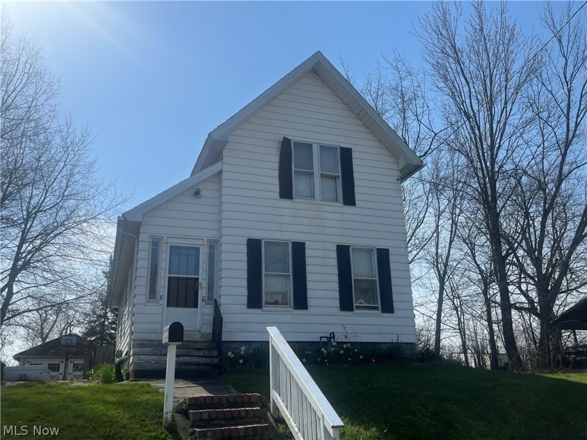Nice 4 bedroom colonial in the Harbor.  Walking distance to all - Beach Home for sale in Ashtabula, Ohio on Beachhouse.com