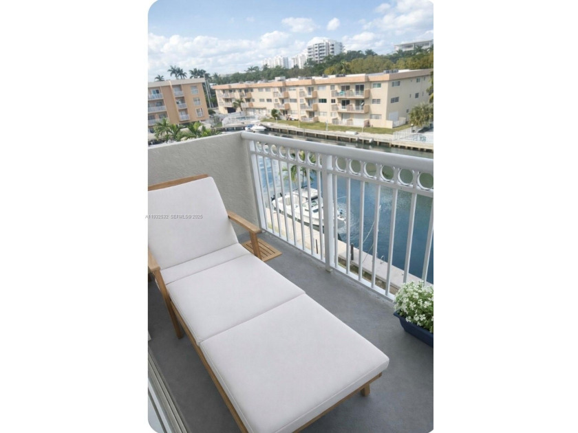 BEAUTIFUL CLEAN 1 BEDROOM, 1.5 BATH CONDO ON THE WATER - Beach Condo for sale in North Miami Beach, Florida on Beachhouse.com