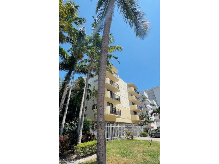 This 2 bedroom 2 full bathroom corner condo, features immediate - Beach Condo for sale in Miami Beach, Florida on Beachhouse.com