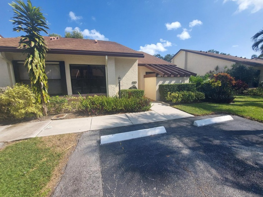 55+ Spacious Light & Bright Waterfront Villa with Spectacular - Beach Home for sale in Lake Worth, Florida on Beachhouse.com