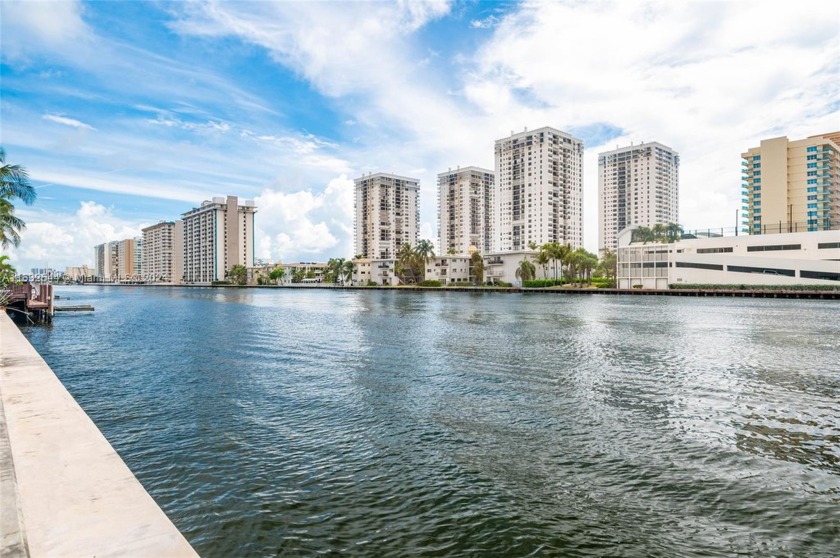 Beautiful apartment one bedroom with den and one and a half - Beach Condo for sale in Hallandale Beach, Florida on Beachhouse.com