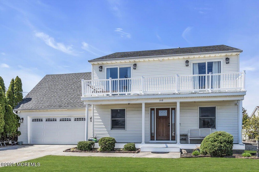 Make this one yours for the summer! Spacious colonial perfect - Beach Home for sale in Toms River, New Jersey on Beachhouse.com