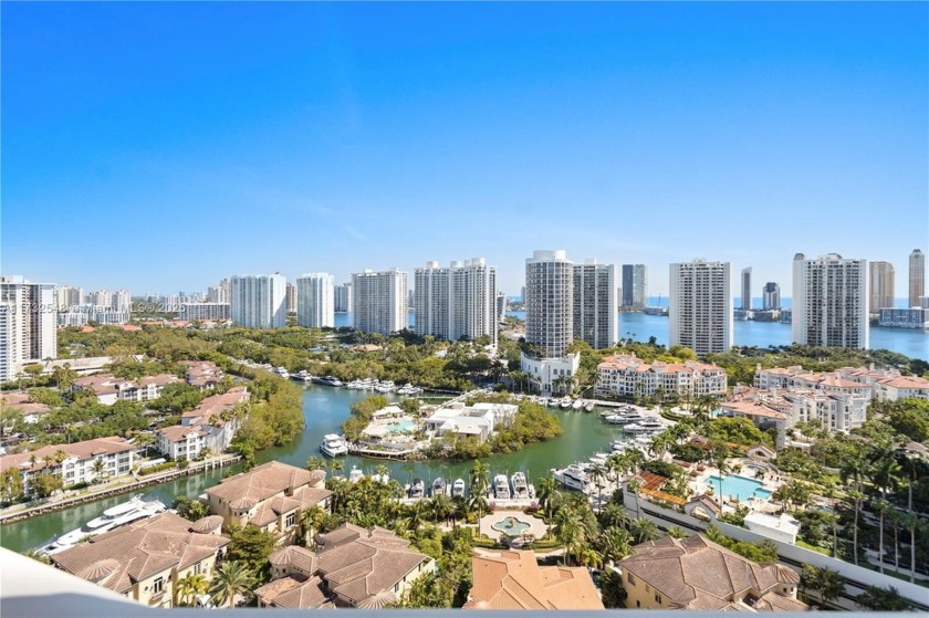 Price adjusted! Huge Opportunity at Williams Island! Completely - Beach Condo for sale in Aventura, Florida on Beachhouse.com