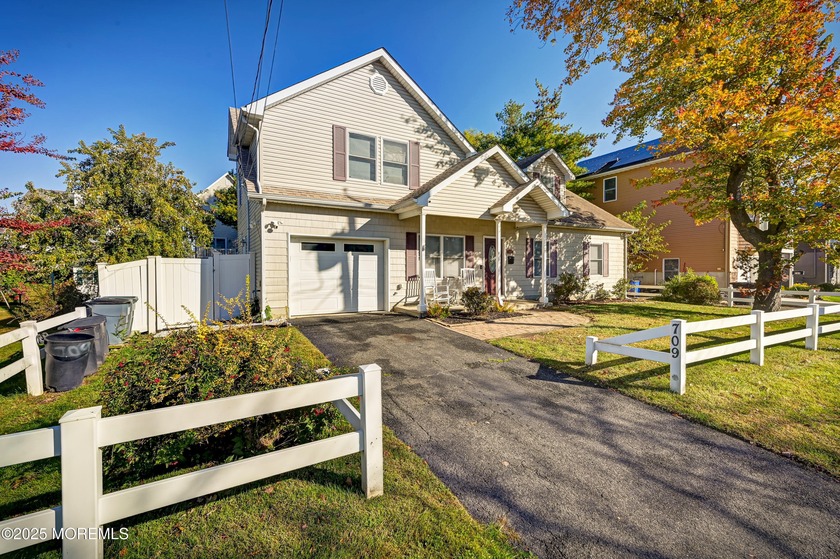 Beautifully updated 4BR/3BA colonial in desirable Union Beach! - Beach Home for sale in Union Beach, New Jersey on Beachhouse.com