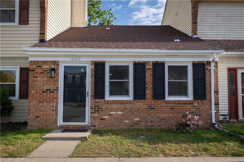 Enjoy modern living in this beautifully updated townhome in - Beach Townhome/Townhouse for sale in Virginia Beach, Virginia on Beachhouse.com