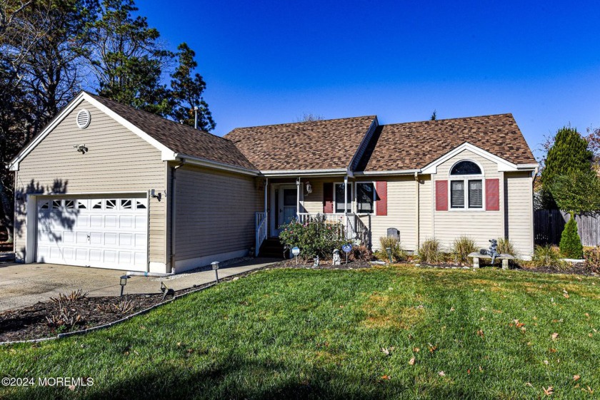 Charming 3 bedroom rancher with 2 full tiled baths located in - Beach Home for sale in Manahawkin, New Jersey on Beachhouse.com