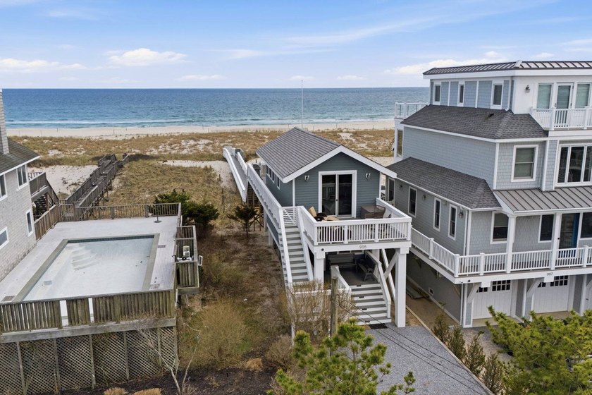 A turnkey oceanfront offering, 905 Dune Road has been fully - Beach Home for sale in Westhampton Dunes, New York on Beachhouse.com