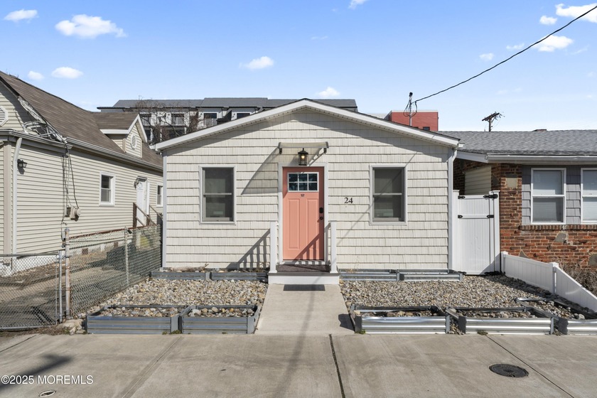 Beautifully updated 3-bedroom, 2-bathroom home in a prime Jersey - Beach Home for sale in Keansburg, New Jersey on Beachhouse.com