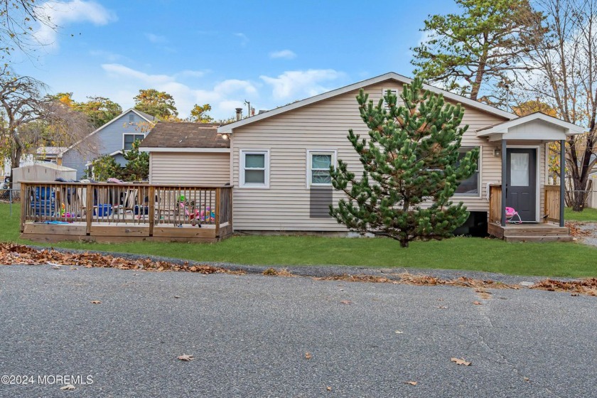 Discover this charming 3-bedroom, 1-bath ranch in the desirable - Beach Home for sale in Toms River, New Jersey on Beachhouse.com