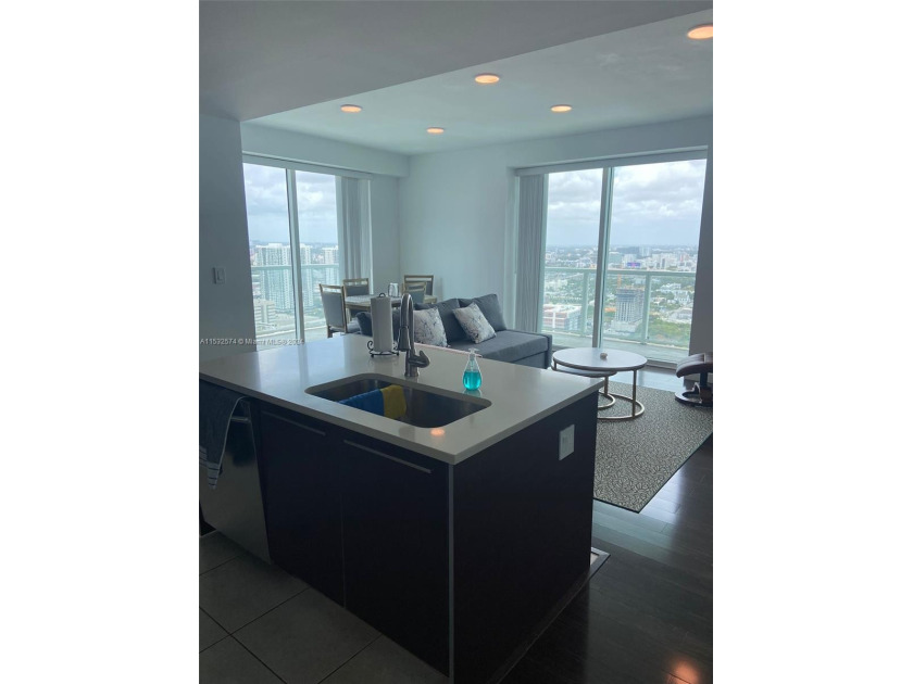 Fantastic Unit located at the Quantum on the bay corner unit - Beach Condo for sale in Miami, Florida on Beachhouse.com