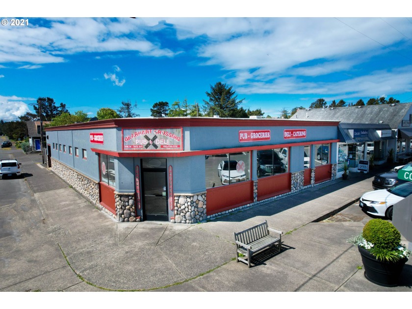 AMAZING INVESTMENT PROPERTY! Look no further, your business - Beach Commercial for sale in Gearhart, Oregon on Beachhouse.com
