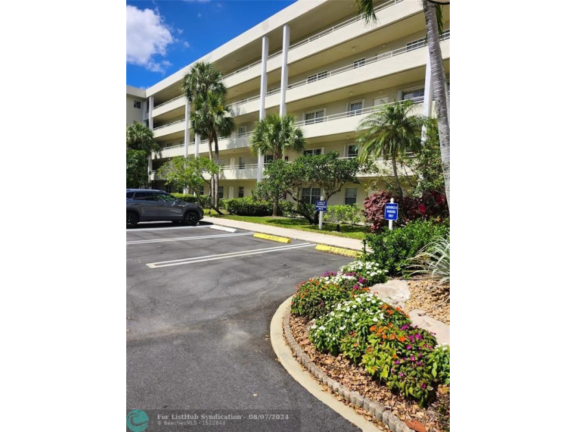 This is a much desired huge KING MODEL which is 3 bed and 2 bath - Beach Condo for sale in Pompano Beach, Florida on Beachhouse.com