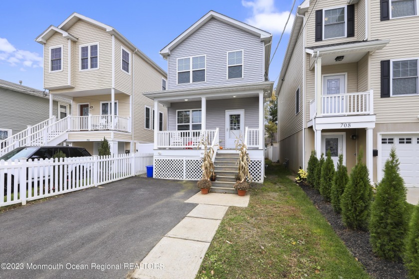 Pride of Ownership is Evident in this 2 BR Colonial that boasts - Beach Home for sale in Union Beach, New Jersey on Beachhouse.com