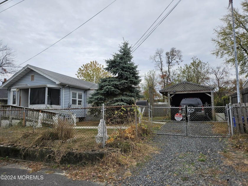 Nice size lot, two bedroom ranch with full basement. Needs work - Beach Home for sale in Keyport, New Jersey on Beachhouse.com