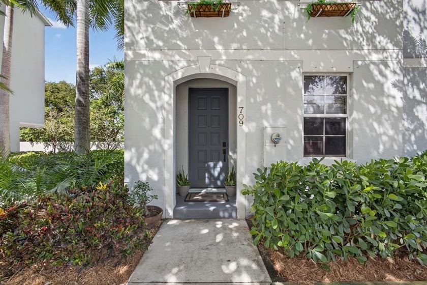 WELCOME HOME Rarely available end-unit townhome in the heart of - Beach Townhome/Townhouse for sale in West Palm Beach, Florida on Beachhouse.com