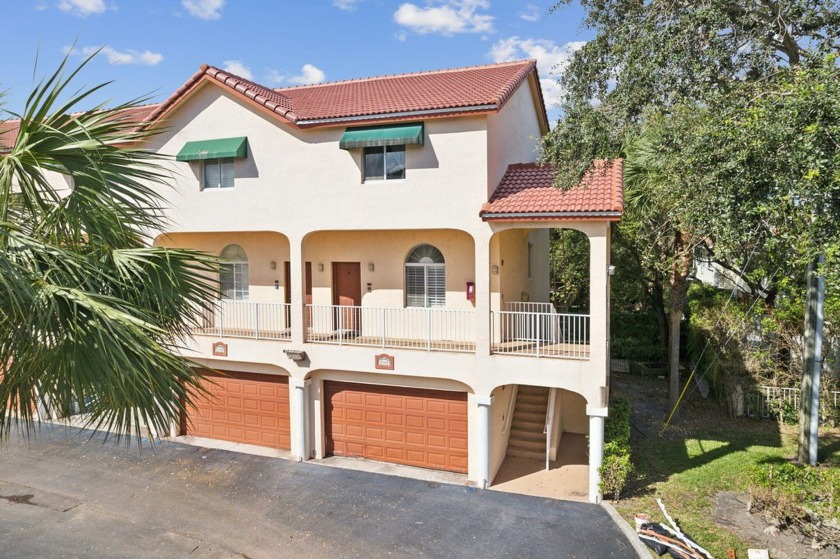 Beautiful corner unit 3-story townhouse just a mile from the - Beach Townhome/Townhouse for sale in Pompano Beach, Florida on Beachhouse.com