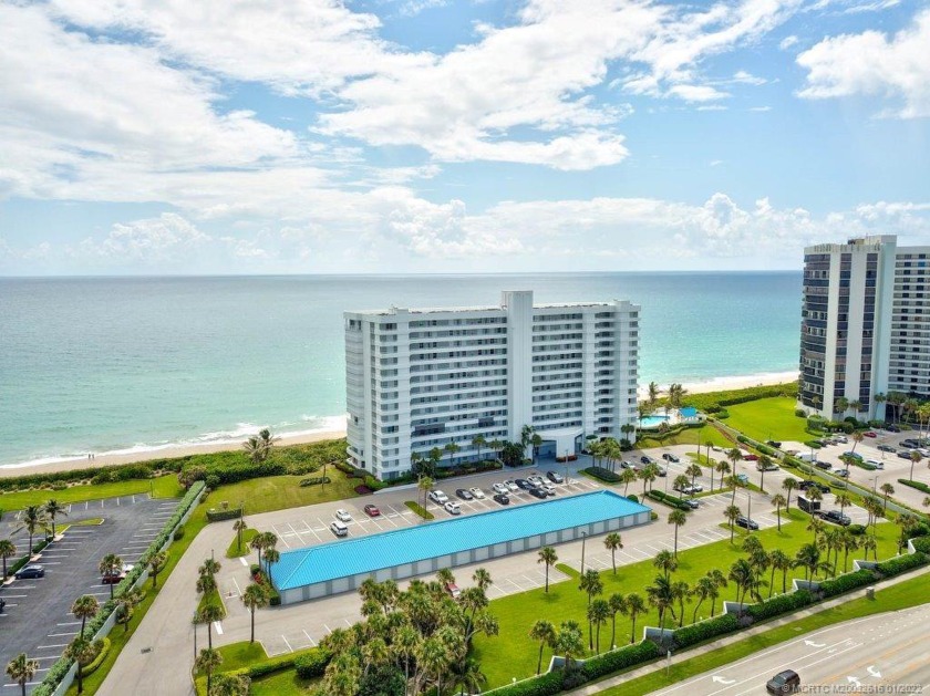 Stunning walk-in level condo with spacious updated kitchen with - Beach Condo for sale in Jensen Beach, Florida on Beachhouse.com