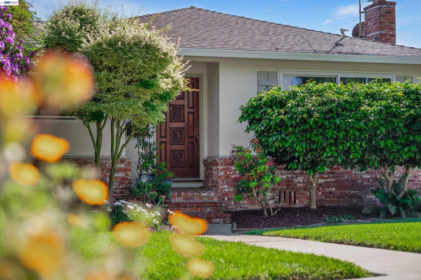 Welcome to 18419 Clifton Way, a well-maintained 3 bed, 2.5 bath - Beach Home for sale in Castro Valley, California on Beachhouse.com