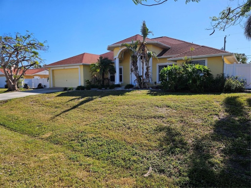 Rarely available 4 bed 3 full bath home in South Venice on a - Beach Home for sale in Venice, Florida on Beachhouse.com