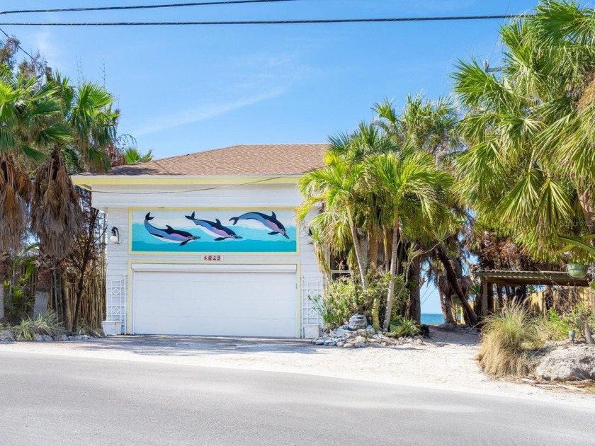 Discover the charm of the Dolphin House, a cherished artist's - Beach Home for sale in Nokomis, Florida on Beachhouse.com