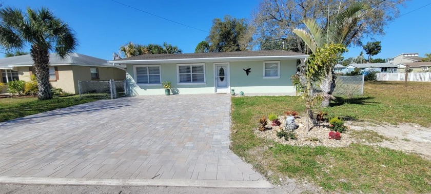 Time to grab a Slice of Florida living in this newly renovated 3 - Beach Home for sale in Hudson, Florida on Beachhouse.com