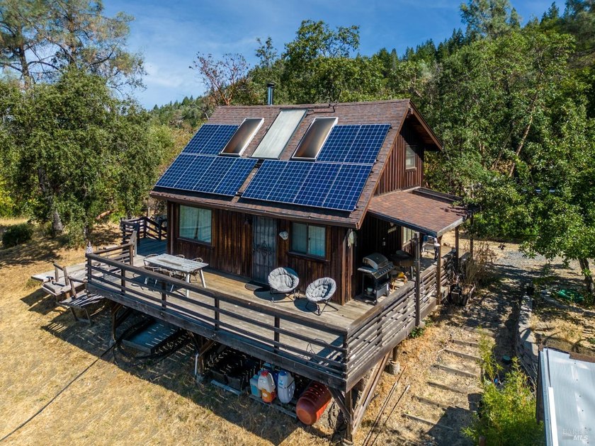 Welcome to a slice of paradise just minutes north of Willits! - Beach Home for sale in Willits, California on Beachhouse.com