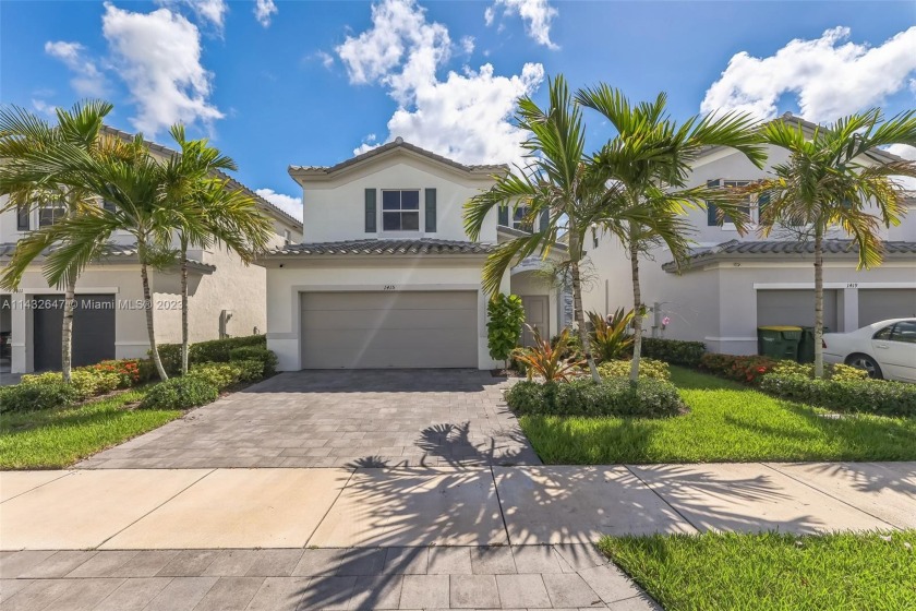 This stunning gated community offers residents the perfect - Beach Townhome/Townhouse for sale in Homestead, Florida on Beachhouse.com