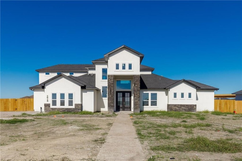 This brand-new home features 4 bedrooms, 3 full bathrooms, a - Beach Home for sale in Corpus Christi, Texas on Beachhouse.com