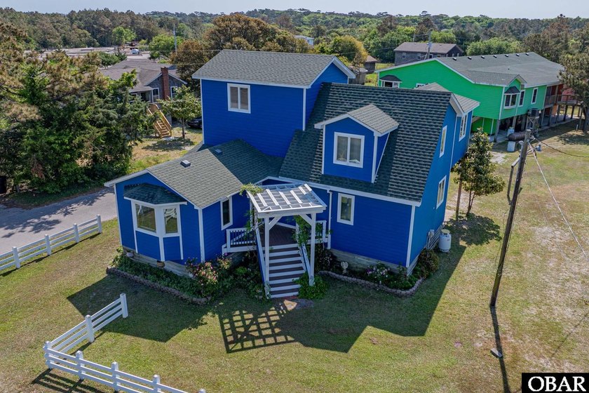Right in the heart of Frisco, this spacious home offers a - Beach Home for sale in Frisco, North Carolina on Beachhouse.com