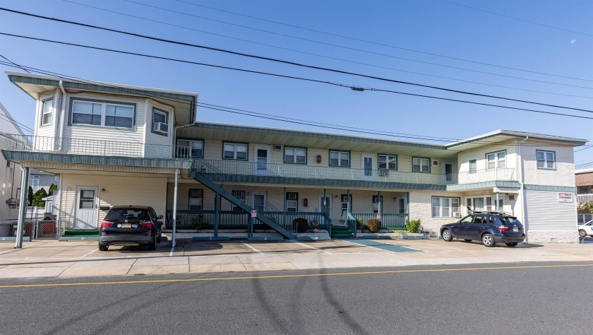 SPACIOUS TWO BEDROOM CONDO, TWO SHORT BLOCKS TO BEACH! Situated - Beach Condo for sale in Wildwood Crest, New Jersey on Beachhouse.com