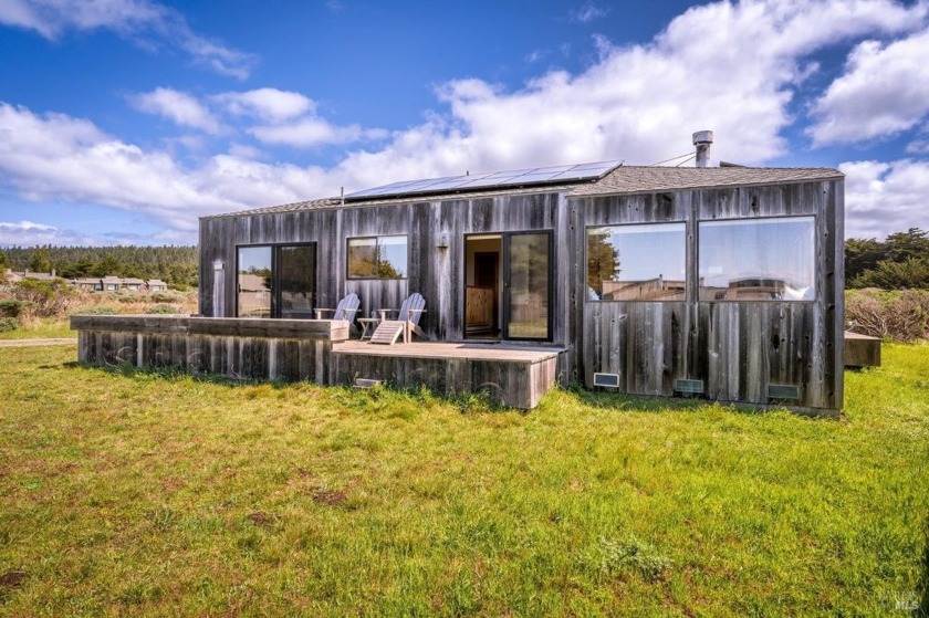 Adorable, West Meadow, 2 bed/ 2 bath, one-level home designed by - Beach Home for sale in Sea Ranch, California on Beachhouse.com