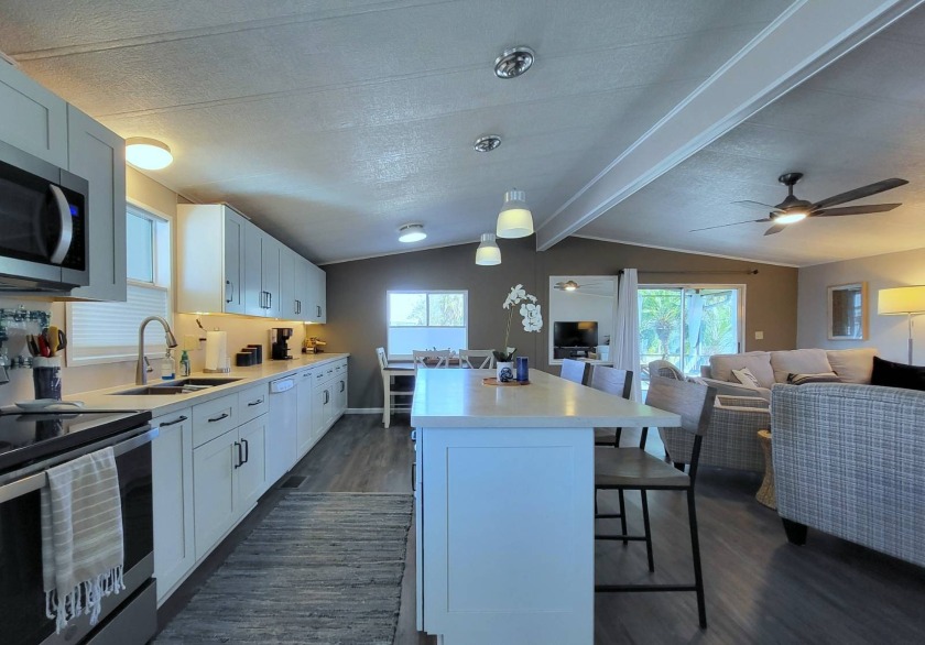 Affordable 2/2 bungalow in coastal chic style! This recently - Beach Home for sale in Sarasota, Florida on Beachhouse.com