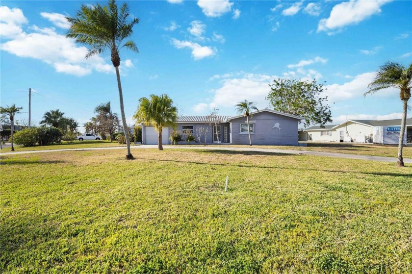 Welcome home to a boater's paradise! With direct bay, river and - Beach Home for sale in Palmetto, Florida on Beachhouse.com