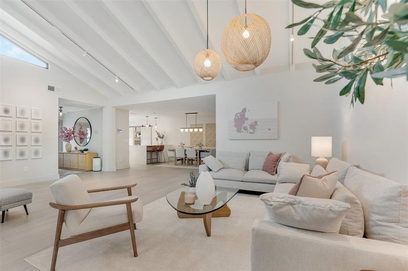 This Boca Lago Villa is completely renovated in every way and - Beach Condo for sale in Boca Raton, Florida on Beachhouse.com