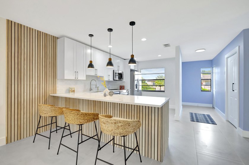 TOTALLY RENOVATED 2BR/2BA WITH OPEN CONCEPT & STUNNING VIEWS! - Beach Condo for sale in Boca Raton, Florida on Beachhouse.com