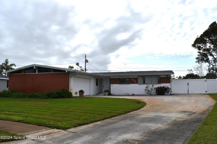 The heavy lifting has been done on this home with over $40,000 - Beach Home for sale in Merritt Island, Florida on Beachhouse.com