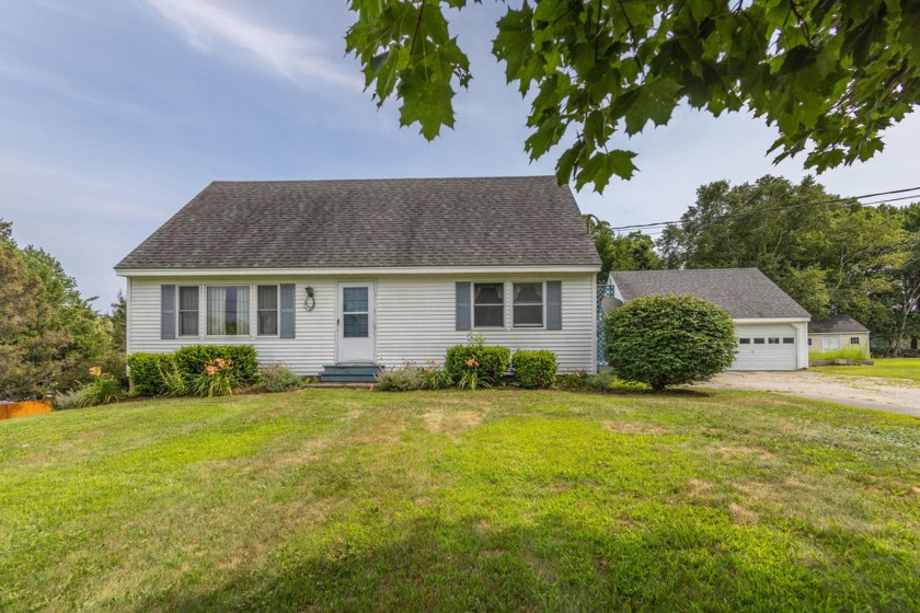 Introducing a charming 3-bedroom, 2-bathroom salt box style - Beach Home for sale in Rockland, Maine on Beachhouse.com