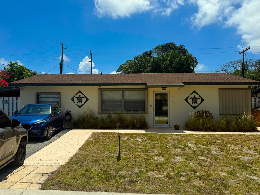 3 Bedrooms & 2 Full Baths, includes an attached self contained - Beach Home for sale in Deerfield Beach, Florida on Beachhouse.com