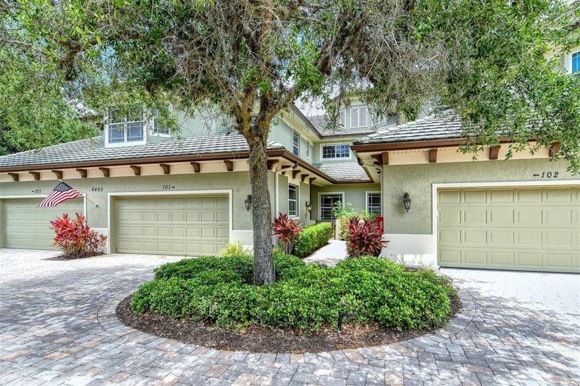 Lakefront luxury and lifestyle. Spacious two-bedroom - Beach Condo for sale in Lakewood Ranch, Florida on Beachhouse.com